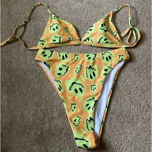 CUPSHE drippy smiley face bikini set, Size M